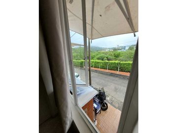 Vendo casa medianera en el conjunto residencial la colina en Tuluá val