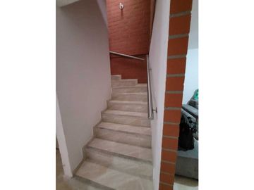 Vendo casa medianera en el conjunto residencial la colina en Tuluá val
