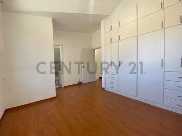 Venta Oportunidad casa con balcón y patio en conjunto sector la Viña 2 Tumbaco