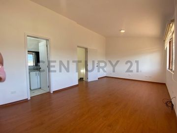 Venta Oportunidad casa con balcón y patio en conjunto sector la Viña 2 Tumbaco