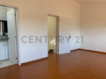 Venta Oportunidad casa con balcón y patio en conjunto sector la Viña 2 Tumbaco