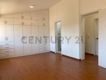 Venta Oportunidad casa con balcón y patio en conjunto sector la Viña 2 Tumbaco