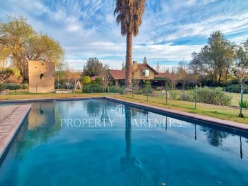 Chicureo Centro, casa en condominio con excelente ubicación