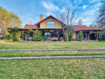 Chicureo Centro, casa en condominio con excelente ubicación