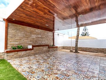 Casa en venta en Jardines del Sur, 4 habitaciones.