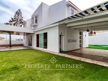 Casa en venta en Jardines del Sur, 4 habitaciones.