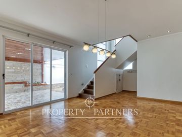 Casa en venta en Jardines del Sur, 4 habitaciones.