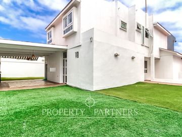 Casa en venta en Jardines del Sur, 4 habitaciones.