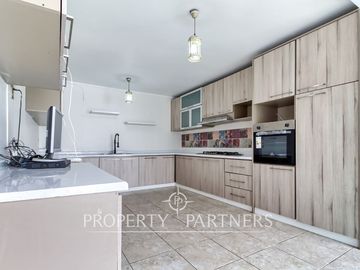 Casa en venta en Jardines del Sur, 4 habitaciones.