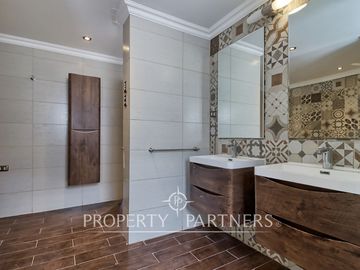 Casa en venta en Jardines del Sur, 4 habitaciones.