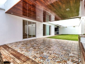 Casa en venta en Jardines del Sur, 4 habitaciones.