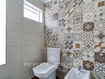 Casa en venta en Jardines del Sur, 4 habitaciones.
