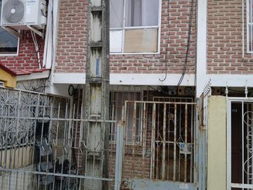VENTA CASA CON SEGURIDAD  URBANIZACION  BEATA MERCEDES MOLINA (RS)