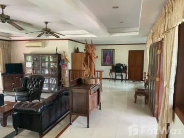 Be King of the Hill in Luxurious Choeng Thale Villa!