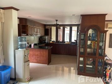 Be King of the Hill in Luxurious Choeng Thale Villa!