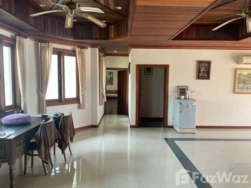Be King of the Hill in Luxurious Choeng Thale Villa!