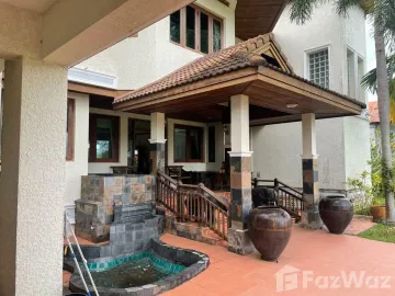 Be King of the Hill in Luxurious Choeng Thale Villa!