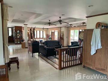 Be King of the Hill in Luxurious Choeng Thale Villa!