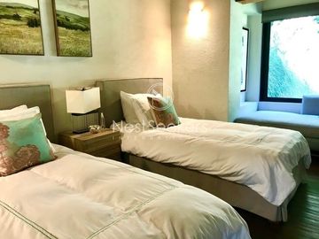 Hermosa casa moderna, rodeada de bosque a pasos de Club de Golf Avandaro