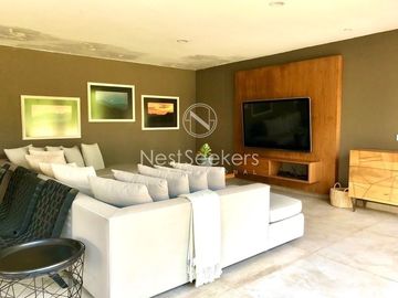 Hermosa casa moderna, rodeada de bosque a pasos de Club de Golf Avandaro