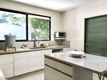 Hermosa casa moderna, rodeada de bosque a pasos de Club de Golf Avandaro