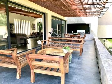 Hermosa casa moderna, rodeada de bosque a pasos de Club de Golf Avandaro