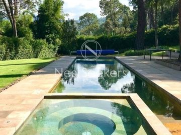 Hermosa casa moderna, rodeada de bosque a pasos de Club de Golf Avandaro