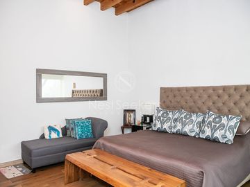 Preciosa casa moderna,  con vista al lago en la entrada del pueblo