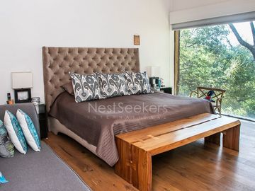 Preciosa casa moderna,  con vista al lago en la entrada del pueblo