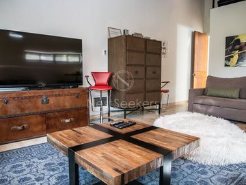 Preciosa casa moderna,  con vista al lago en la entrada del pueblo