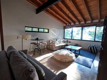 Preciosa casa moderna,  con vista al lago en la entrada del pueblo