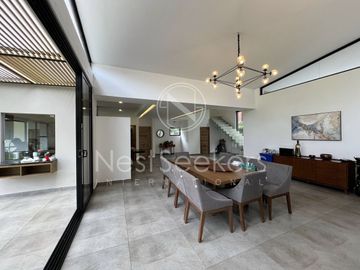 CASA DENTRO DE CLUB  DE GOLF, AVÁNDARO
