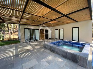 CASA DENTRO DE CLUB  DE GOLF, AVÁNDARO