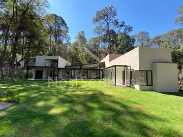 CASA DENTRO DE CLUB  DE GOLF, AVÁNDARO