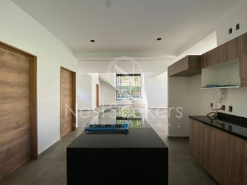 CASA DENTRO DE CLUB  DE GOLF, AVÁNDARO
