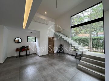 CASA DENTRO DE CLUB  DE GOLF, AVÁNDARO