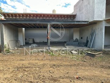 CASA NUEVA EN VENTA A UNOS MINUTOS DE AVANDARO