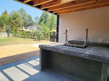 CASA NUEVA EN VENTA A UNOS MINUTOS DE AVANDARO