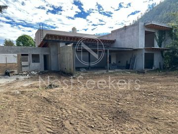 CASA NUEVA EN VENTA A UNOS MINUTOS DE AVANDARO