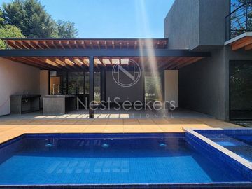 CASA NUEVA EN VENTA A UNOS MINUTOS DE AVANDARO