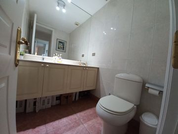 GRAN OPORTUNIDAD, EXCLUSIVO DEPTO CON AMPLIO JARDÍN