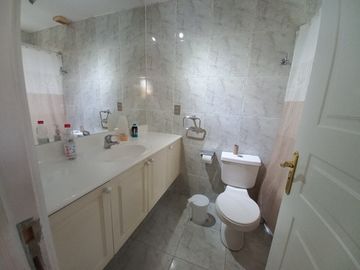 GRAN OPORTUNIDAD, EXCLUSIVO DEPTO CON AMPLIO JARDÍN