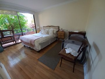 GRAN OPORTUNIDAD, EXCLUSIVO DEPTO CON AMPLIO JARDÍN