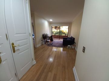 GRAN OPORTUNIDAD, EXCLUSIVO DEPTO CON AMPLIO JARDÍN