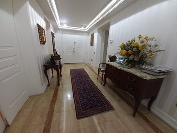 GRAN OPORTUNIDAD, EXCLUSIVO DEPTO CON AMPLIO JARDÍN