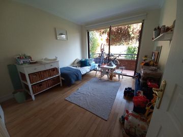 GRAN OPORTUNIDAD, EXCLUSIVO DEPTO CON AMPLIO JARDÍN