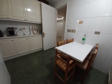 GRAN OPORTUNIDAD, EXCLUSIVO DEPTO CON AMPLIO JARDÍN