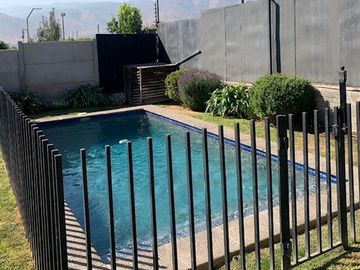 CASA 3 DORM + SERV + QUINCHO + PISCINA CHAMISERO