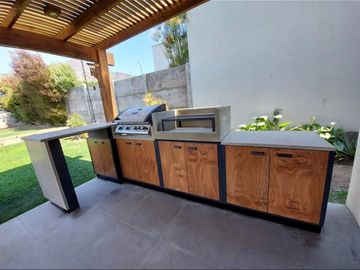 CASA 3 DORM + SERV + QUINCHO + PISCINA CHAMISERO