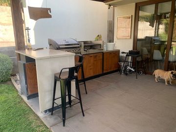 CASA 3 DORM + SERV + QUINCHO + PISCINA CHAMISERO